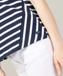 Marinière Femme Revisitée Col V Manches Courtes -Vetements Simples Magasin prod 10033 mariniere mc fond indigo raye blanc maience 666x812 fc7ea0111e0b
