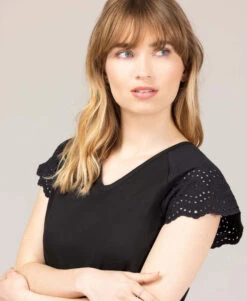 T-shirt Noir Femme Avec Apport De Broderie Anglaise -Vetements Simples Magasin prod 10319 tee shirt mc noir tsuka 666x812 fc7ea0111e0b