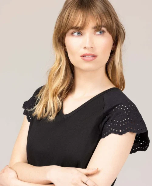 T-shirt Noir Femme Avec Apport De Broderie Anglaise 7 T-shirt Noir Femme Avec Apport De Broderie Anglaise -Vetements Simples Magasin prod 10319 tee shirt mc noir tsuka 666x812 fc7ea0111e0b