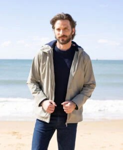 Ciré Kaki Clair Homme -Vetements Simples Magasin prod 10610 imper cire kaki clair xocirec 666x812 fc7ea0111e0b