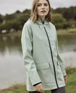 Ciré Vert Amande Femme -Vetements Simples Magasin prod 10621 imper cire vert pale fecirec 666x812 fc7ea0111e0b