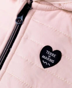 Veste Matellassée Rose à Capuche Fille -Vetements Simples Magasin prod 4458 veste polaire rose clair qorial 666x812 fc7ea0111e0b