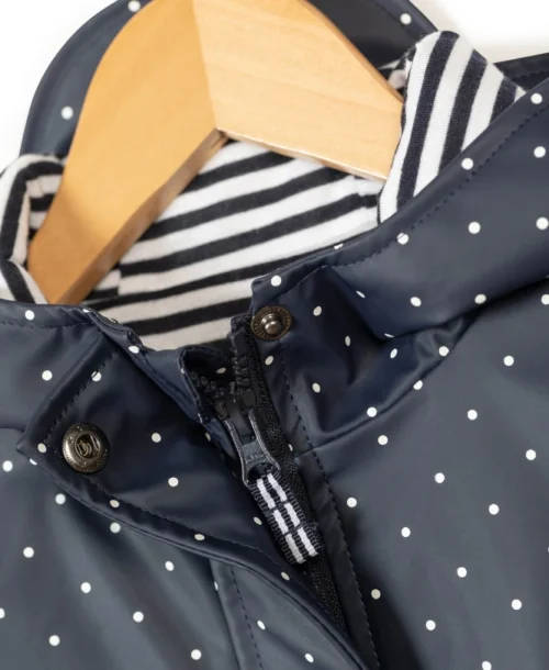 Ciré Bleu Marine Fille 7 Ciré Bleu Marine Fille -Vetements Simples Magasin prod 4556 imper cire imprime fond indigo pizana 666x812 fc7ea0111e0b