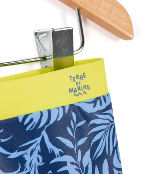 Boxer De Bain Garçon 7 Boxer De Bain Garçon -Vetements Simples Magasin prod 6900 maillot de bain imprime fond bleu yboxi 666x812 fc7ea0111e0b