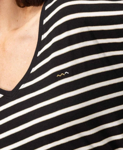 T-shirt Rayé Noir Femme Manches Longues Col V 10 T-shirt Rayé Noir Femme Manches Longues Col V -Vetements Simples Magasin prod 7992 tee shirt ml fond noir raye naturel tsuki 666x812 fc7ea0111e0b