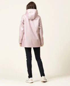 Ciré Rose Irisé Femme -Vetements Simples Magasin prod 8461 imper cire rose irise xecirec 666x812 fc7ea0111e0b