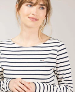 Marinière Femme Fond Grège Rayé Bleu Marine -Vetements Simples Magasin prod 9663 mariniere ml fond grege raye indigo pacage 666x812 fc7ea0111e0b