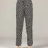 Pantalon Fluide Imprimé En Viscose -Vetements Simples Magasin prod 9978 pantalon imprime fond noir pyrene 666x812 fc7ea0111e0b